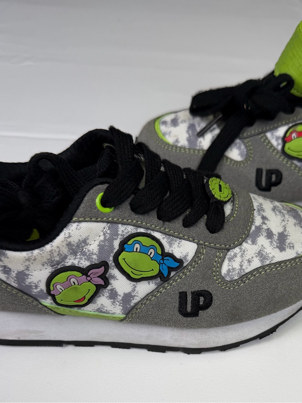 Kids Gray & Neon Green Turtle Accent Sneakers -13